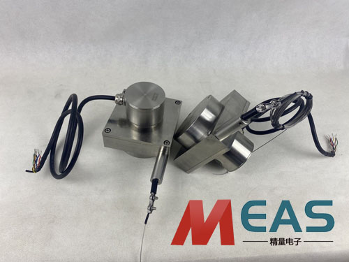 拉線位移編碼器要根據(jù)被測(cè)量點(diǎn)的運(yùn)動(dòng)軌跡保持垂直