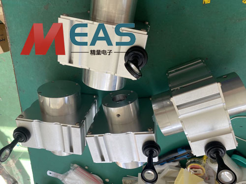 拉繩位移編碼器對(duì)電阻板初始線性進(jìn)行修刻提高精度