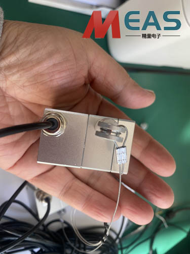 拉繩位移編碼器通過計數設備來知道其位置