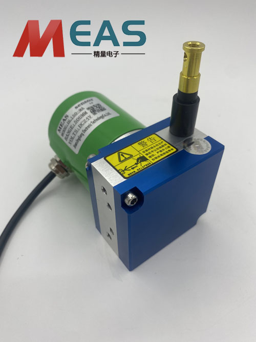 拉線位移傳感器與之配套的儀表顯示數(shù)位